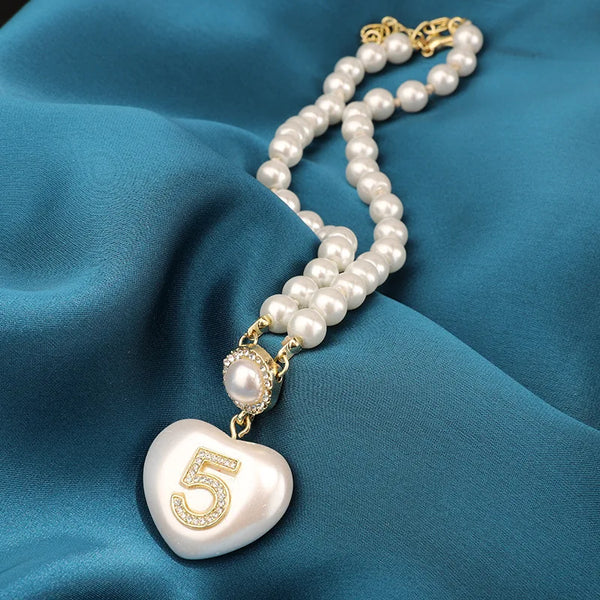 Pearl necklace women's short choker pearl chain with heart pendant necklace modern large women's necklaces Luxury jewelry