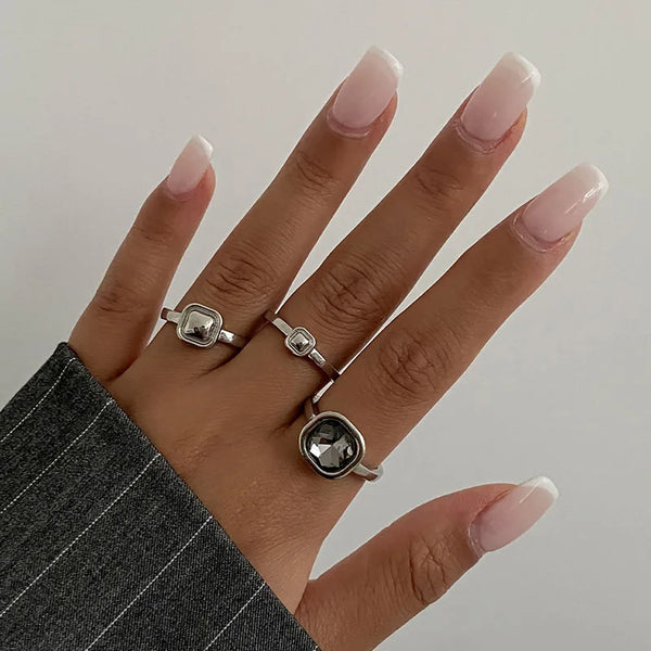 Fashion Grey Crystal Geometric Ring Women Design Silver Color Square Finger Rings Asymmetrical Zircon Daily Wear Jewelry Gifts