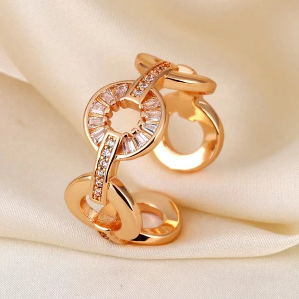 Circle opening ring, adjustable in size, exquisite and luxurious women's jewelry, a ring to wear on Valentine's Day.