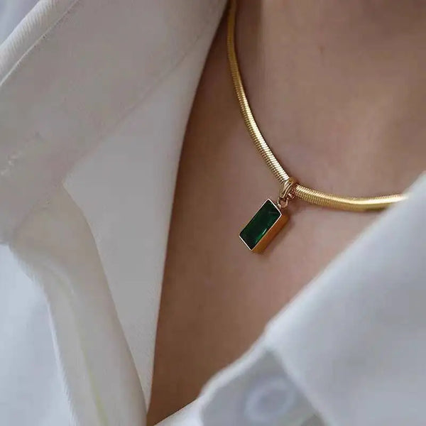  snake Bone Chain Necklace For Women Necklace Temperament Design Necklace With Emerald Zircon Pendant Jewelry Stylish Necklace